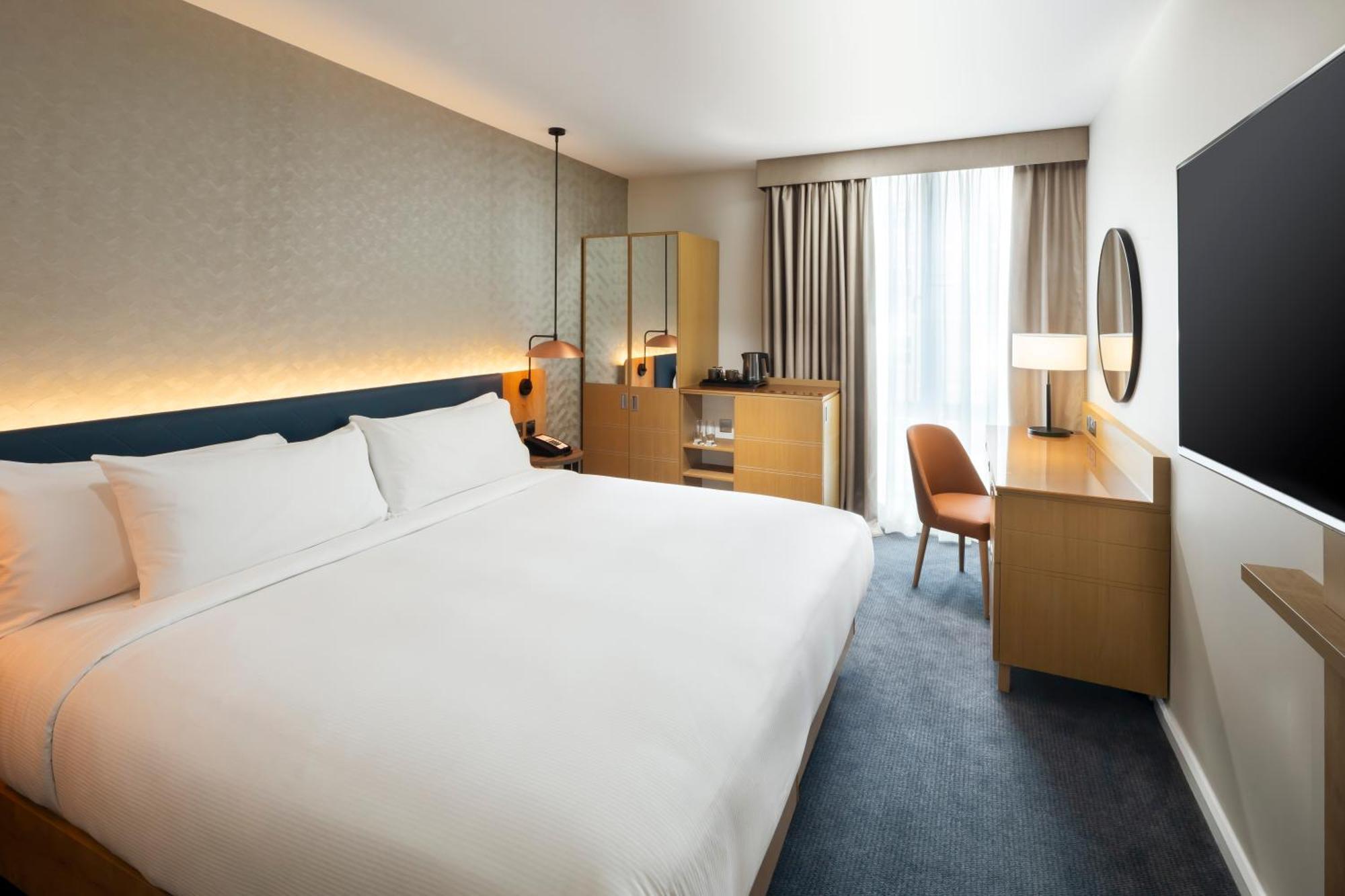 Zimmer mit Queensize-Bett und Flussblick - barrierefrei