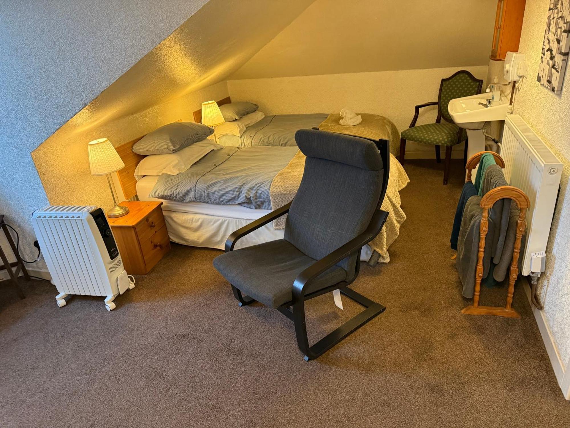 Basic Driepersoonskamer met Gedeelde Badkamer