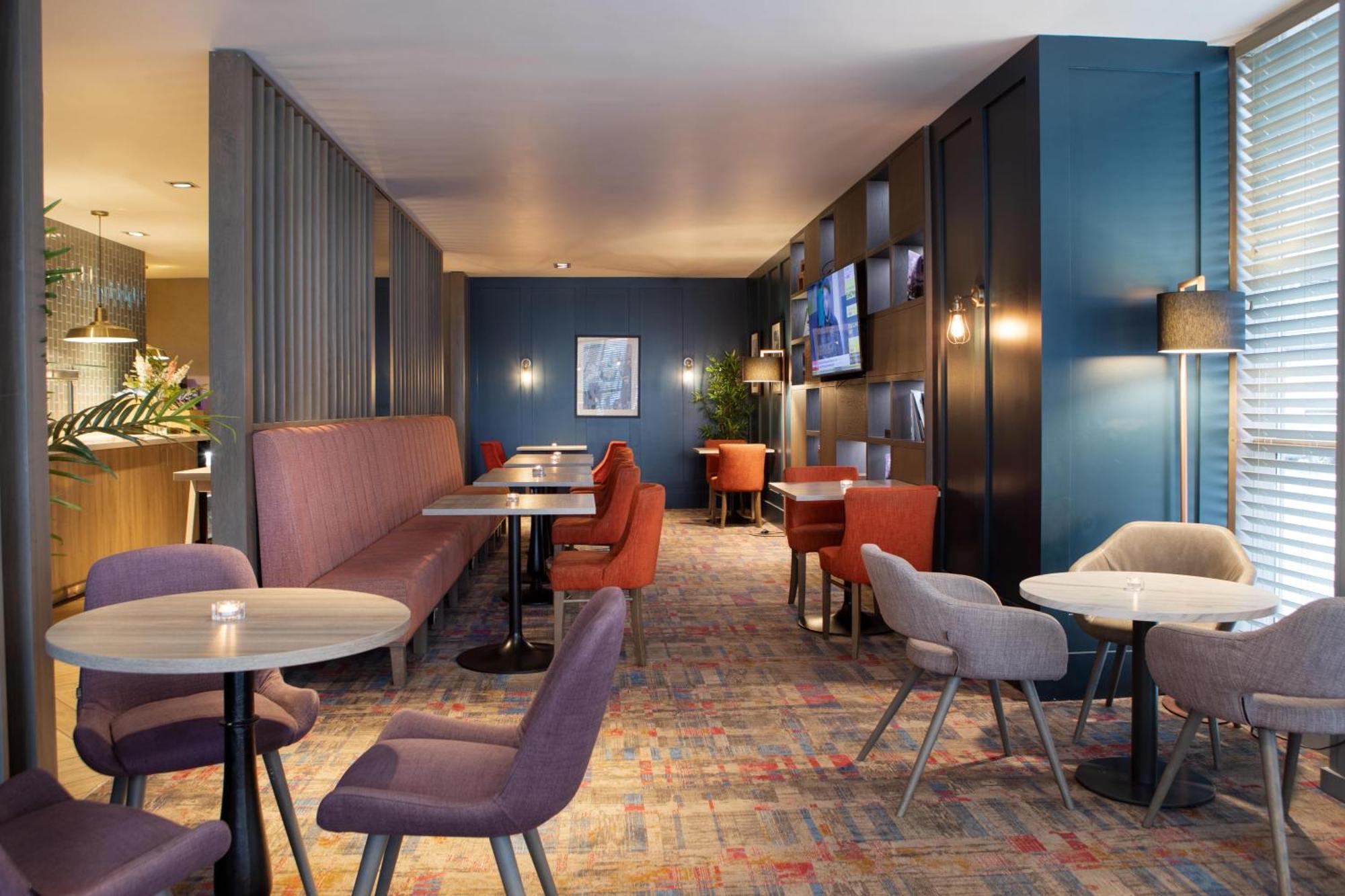 Habitación Executive con acceso al salón y cama extragrande