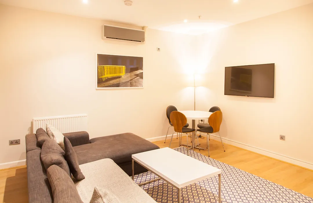 Premier Suites Plus Glasgow-1